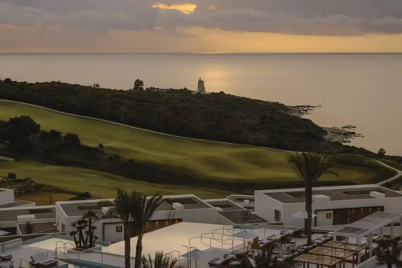 La-Hacienda-Golf-Hotel-Golf-and-Lighthouse-View