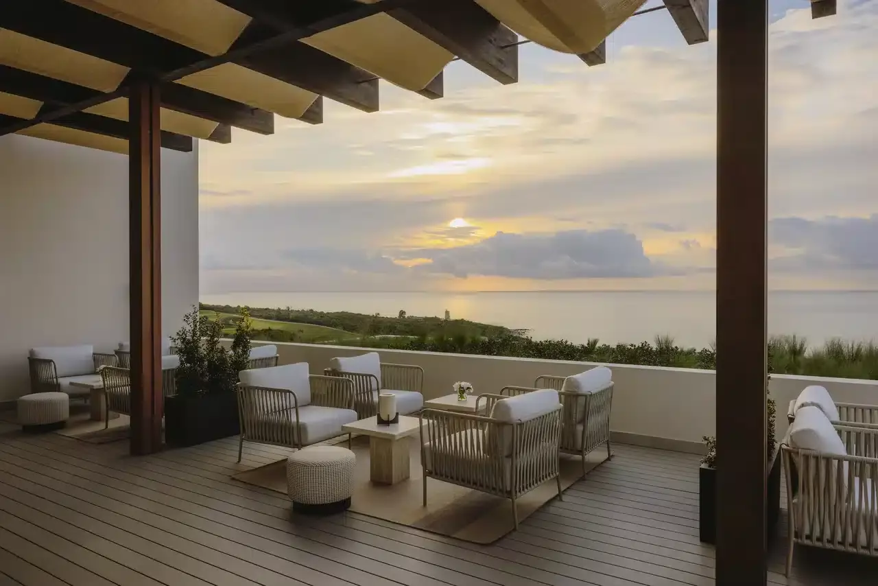 La-Hacienda-Golf-Hotel-Vista-Lounge-Terrace-1